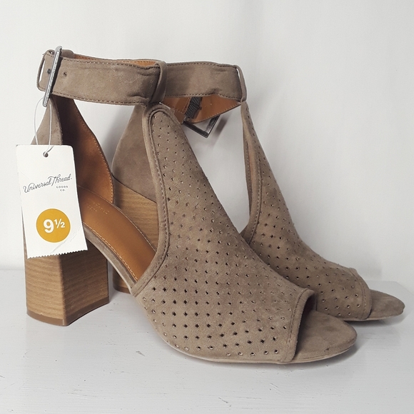 UNIVERSAL THREAD Hannah Perforated Laser Cut Stacked Ankle Strap Heel 9 NWT - Picture 7 of 9